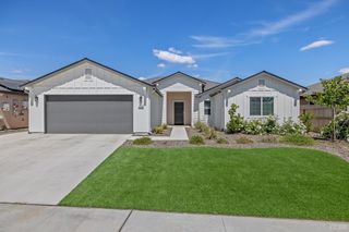 2146 W Escher Drive, Hanford, CA 93230