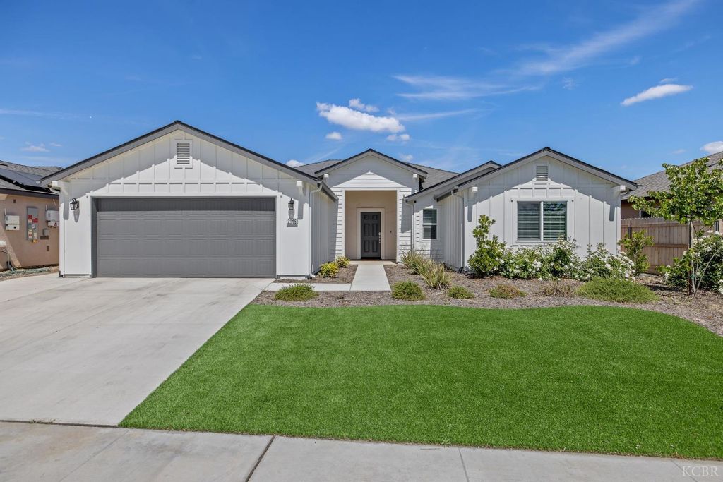 2146 W Escher Drive, Hanford, CA 93230