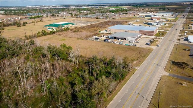 E McNeese Street, Lake Charles, LA 70607