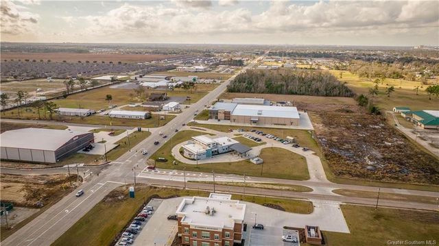 E McNeese Street, Lake Charles, LA 70607