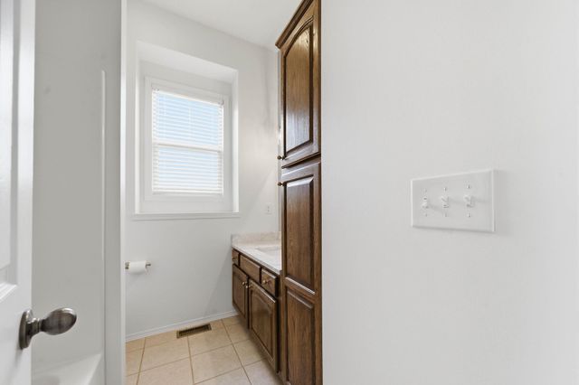 1418 E WoodBrook St, Derby, KS 67037