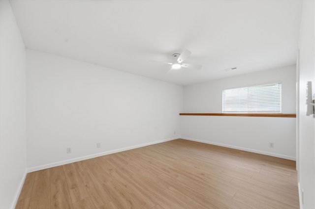 1418 E WoodBrook St, Derby, KS 67037