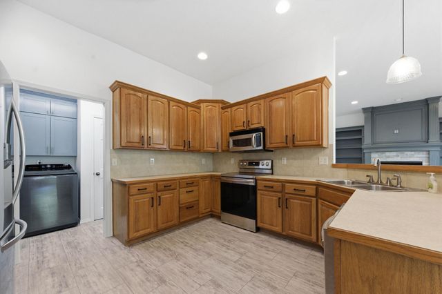 1418 E WoodBrook St, Derby, KS 67037