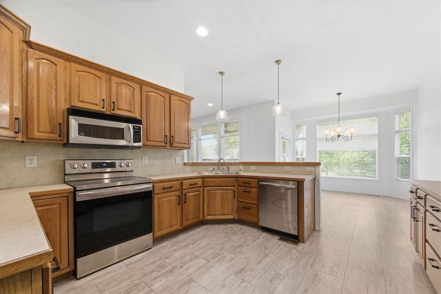 1418 E WoodBrook St, Derby, KS 67037