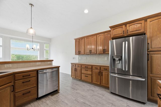 1418 E WoodBrook St, Derby, KS 67037