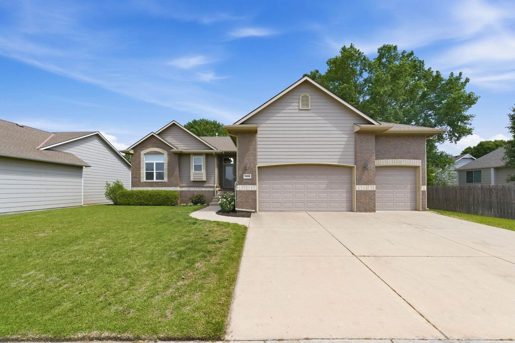 1418 E WoodBrook St, Derby, KS 67037