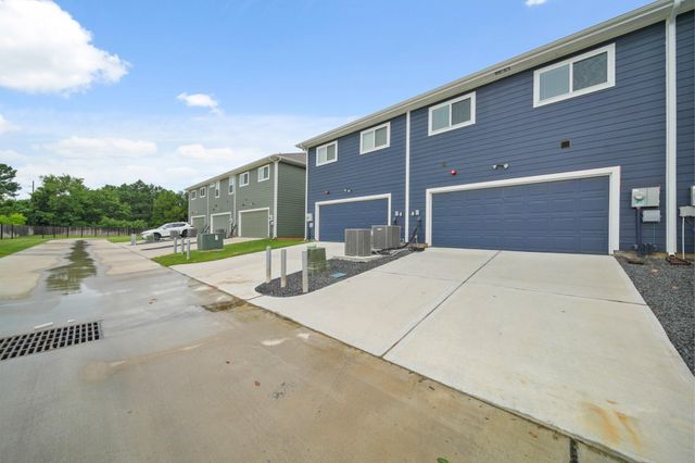 2218 Memory Oaks Drive, Tomball, TX 77375