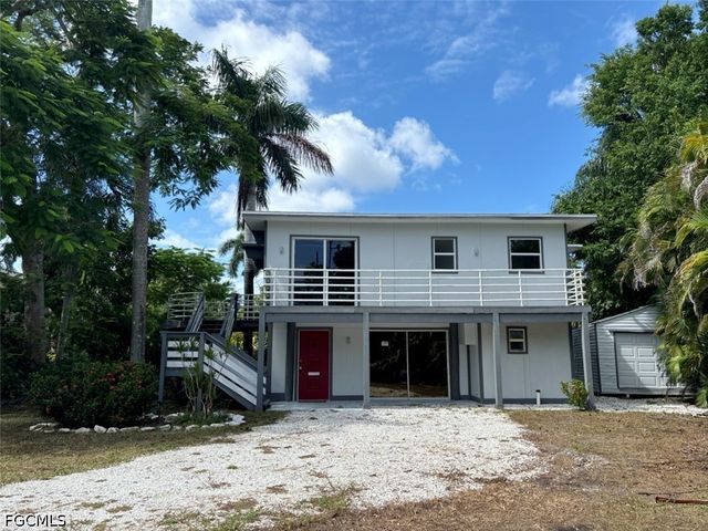10925 Russell RD, Bokeelia, FL 33922