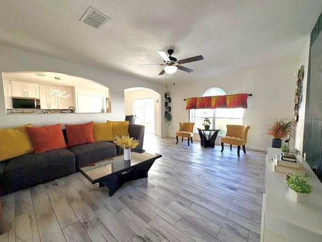 3142 WHISPERING TRAILS STREET, Winter Haven, FL 33884