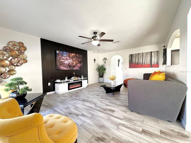 3142 WHISPERING TRAILS STREET, Winter Haven, FL 33884