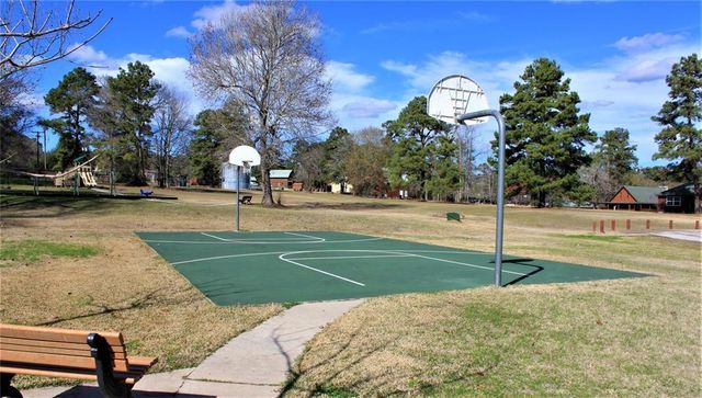 28 Wilderness Trail, Huntsville, TX 77340