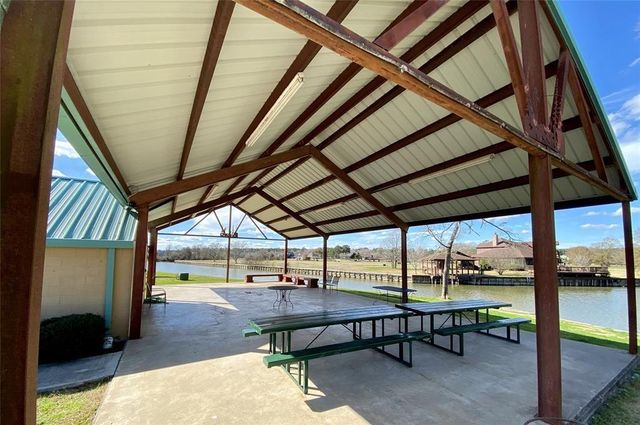 28 Wilderness Trail, Huntsville, TX 77340