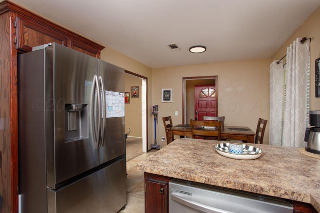 5607 FOXCROFT Drive, Amarillo, TX 79109