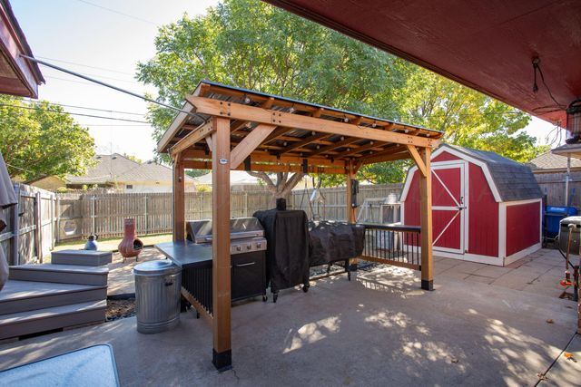 5607 FOXCROFT Drive, Amarillo, TX 79109