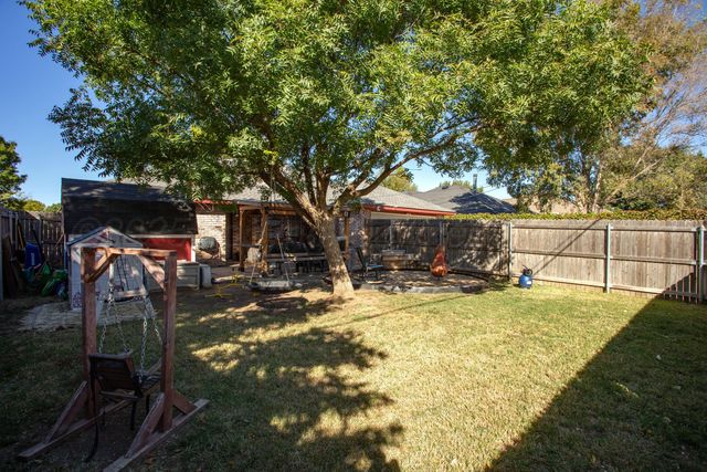 5607 FOXCROFT Drive, Amarillo, TX 79109