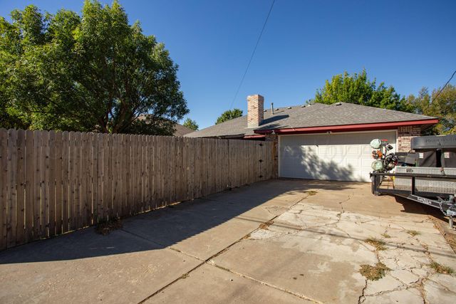 5607 FOXCROFT Drive, Amarillo, TX 79109