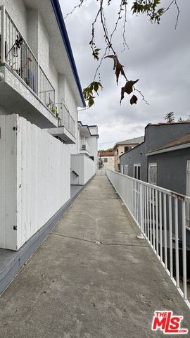 3729 Delmas Terrace, Los Angeles, CA 90034