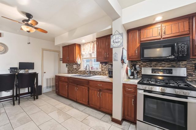 52 HARCOURT AVE, Bergenfield, NJ 07621