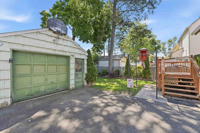 52 HARCOURT AVE, Bergenfield, NJ 07621