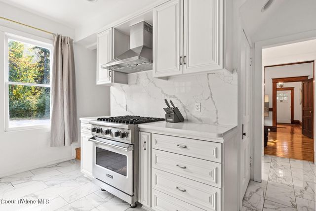 6955 Apple Alley, Bonners Ferry, ID 83805