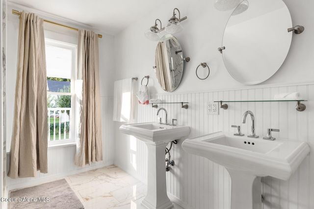 6955 Apple Alley, Bonners Ferry, ID 83805