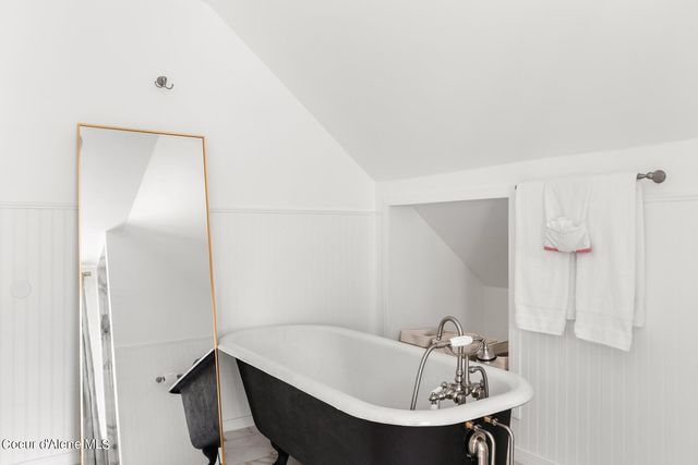 6955 Apple Alley, Bonners Ferry, ID 83805