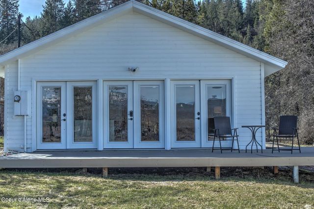 6955 Apple Alley, Bonners Ferry, ID 83805