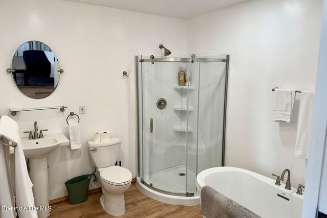 6955 Apple Alley, Bonners Ferry, ID 83805