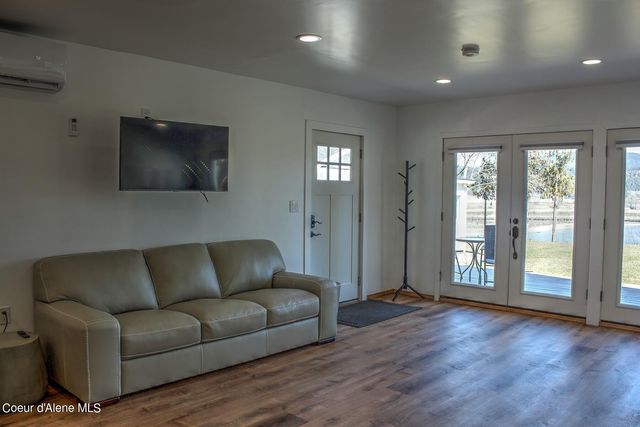 6955 Apple Alley, Bonners Ferry, ID 83805