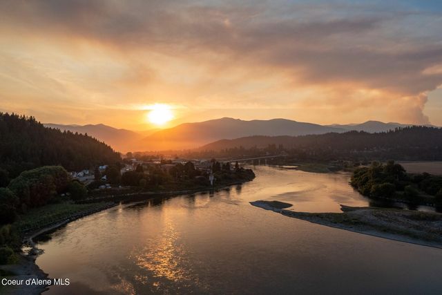 6955 Apple Alley, Bonners Ferry, ID 83805