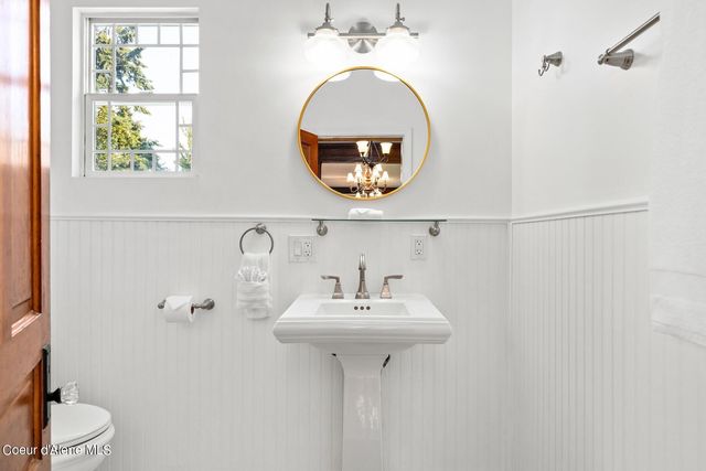 6955 Apple Alley, Bonners Ferry, ID 83805