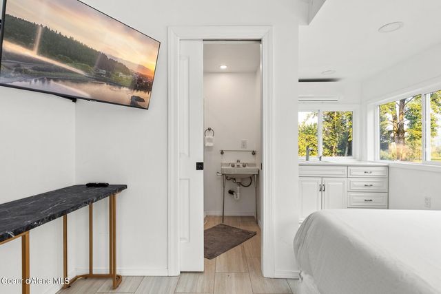 6955 Apple Alley, Bonners Ferry, ID 83805