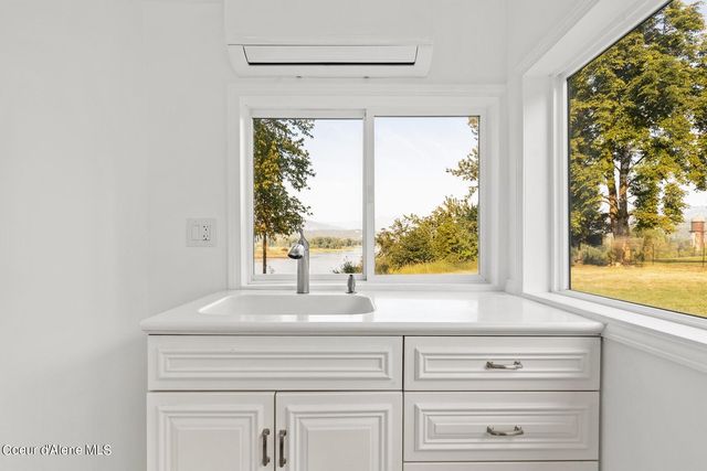 6955 Apple Alley, Bonners Ferry, ID 83805