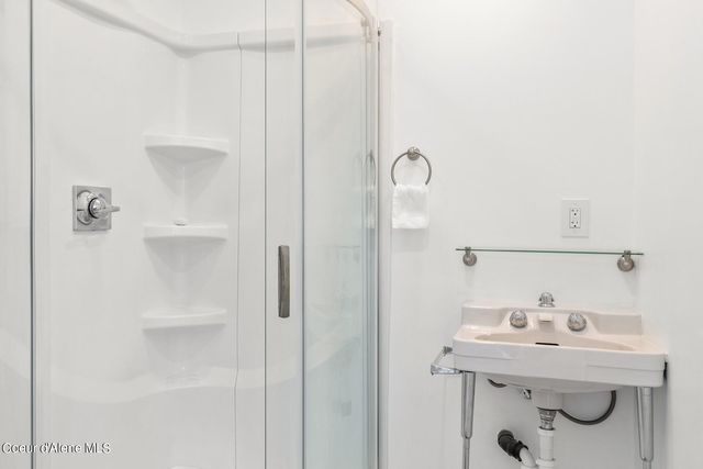 6955 Apple Alley, Bonners Ferry, ID 83805