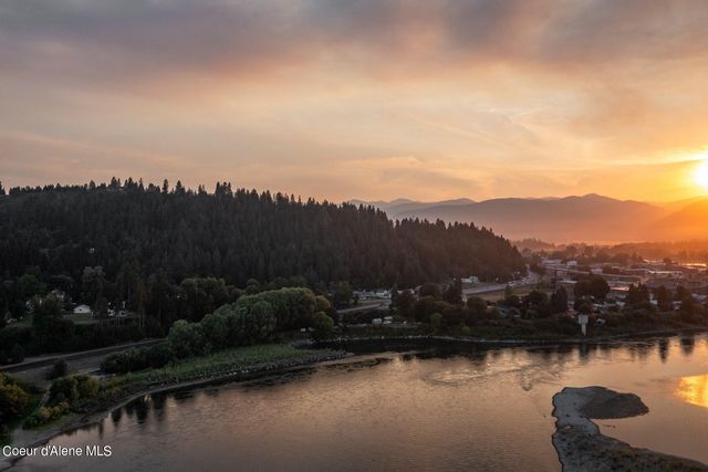 6955 Apple Alley, Bonners Ferry, ID 83805