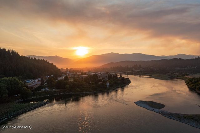 6955 Apple Alley, Bonners Ferry, ID 83805