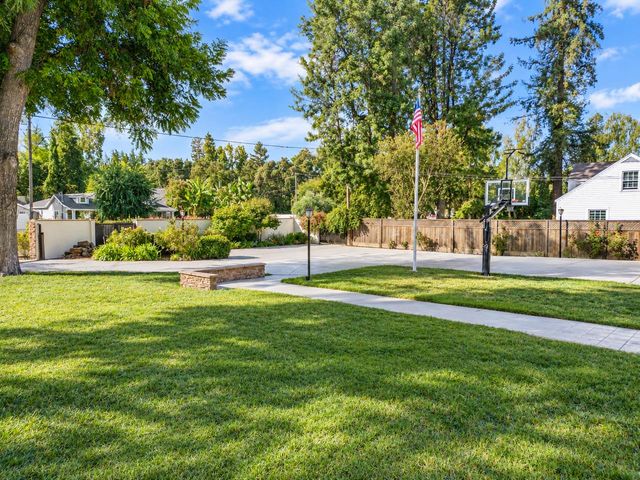 3635 Country Club Blvd, Stockton, CA 95204