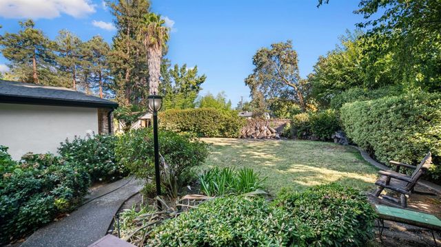 3635 Country Club Blvd, Stockton, CA 95204