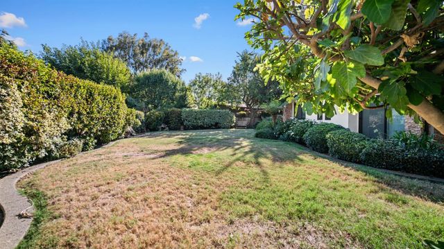 3635 Country Club Blvd, Stockton, CA 95204