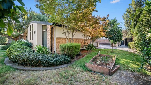 3635 Country Club Blvd, Stockton, CA 95204