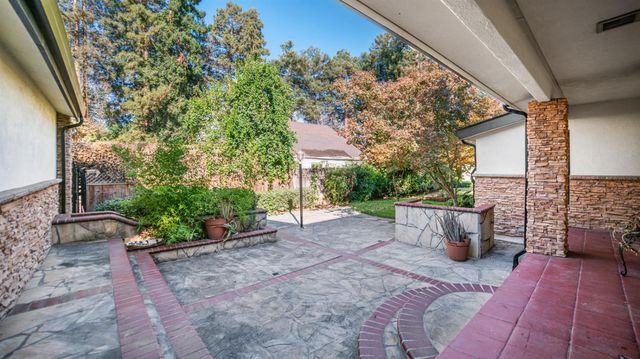 3635 Country Club Blvd, Stockton, CA 95204