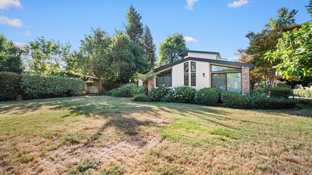 3635 Country Club Blvd, Stockton, CA 95204