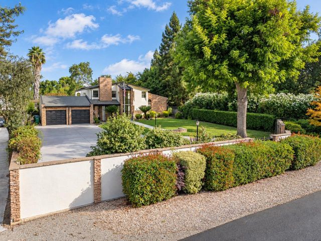 3635 Country Club Blvd, Stockton, CA 95204