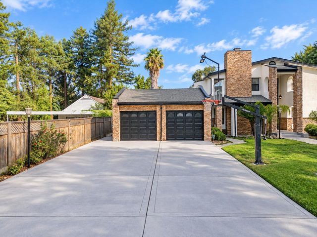3635 Country Club Blvd, Stockton, CA 95204