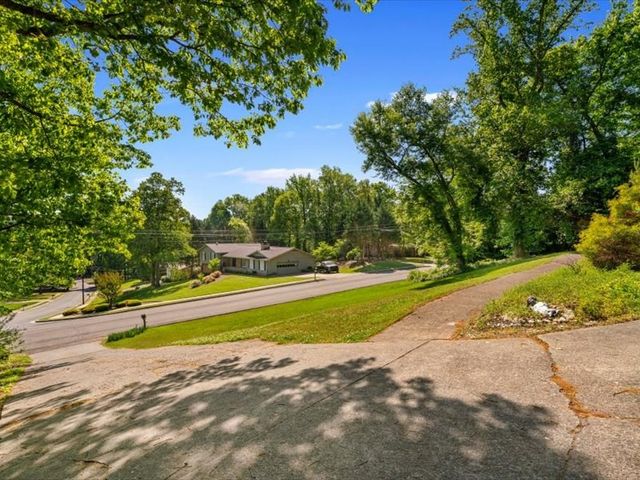 1005 Rocky Lane, Dalton, GA 30720