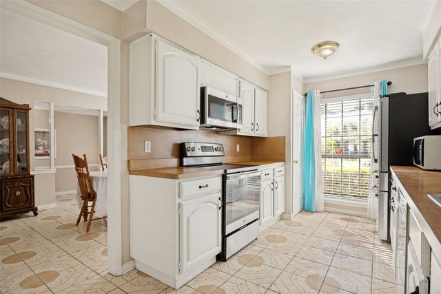 1429 Meandering Way, Garland, TX 75040