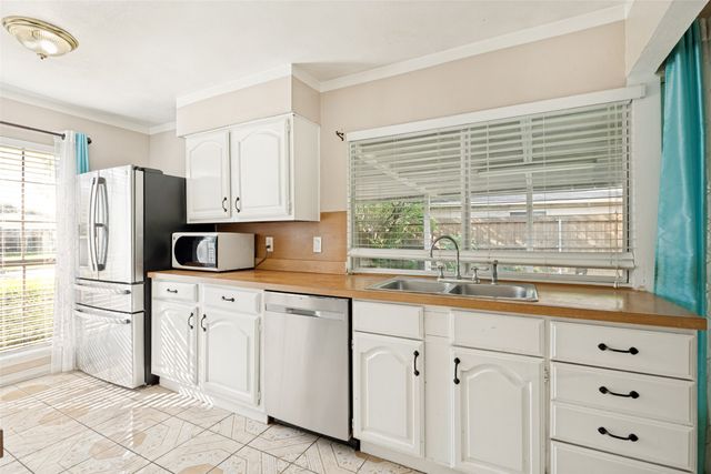 1429 Meandering Way, Garland, TX 75040