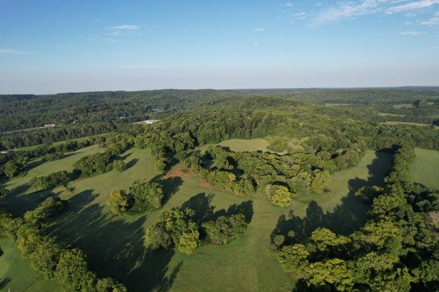 4824 Campbellsville Pike, Columbia, TN 38401