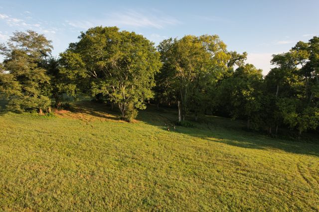 4824 Campbellsville Pike, Columbia, TN 38401
