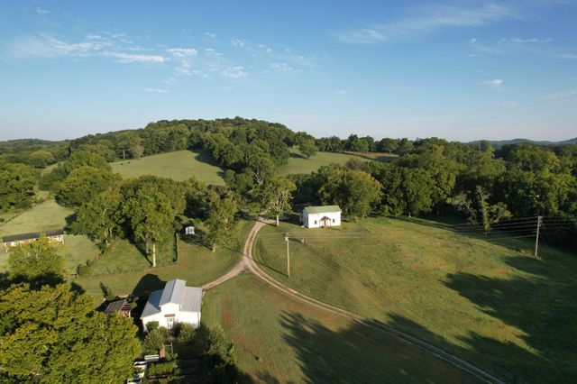4824 Campbellsville Pike, Columbia, TN 38401